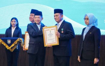 Sukses di Sektor Maritim, Gubernur Ansar Ahmad Dianugerahi Satyalancana Wira Karya oleh Presiden RI