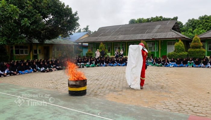 PT Timah Memberikan Pendidikan Keselamatan Kebakaran dan Simulasi Tanggap Darurat bagi Siswa di Sekolah Berasrama Islam Darul Furqan