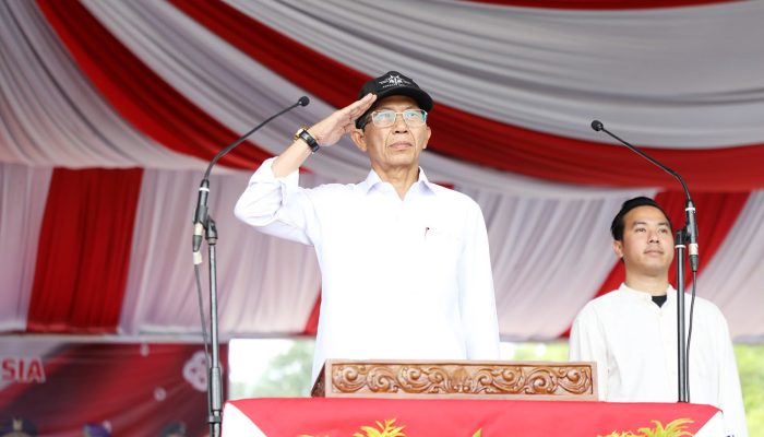Jadi Inspektur Upacara HUT ke-81 RI, Amsakar Pimpin Pengibaran dan Li Claudia Penurunan Bendera